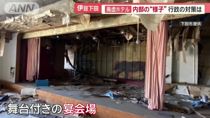 舞台付きの宴会場