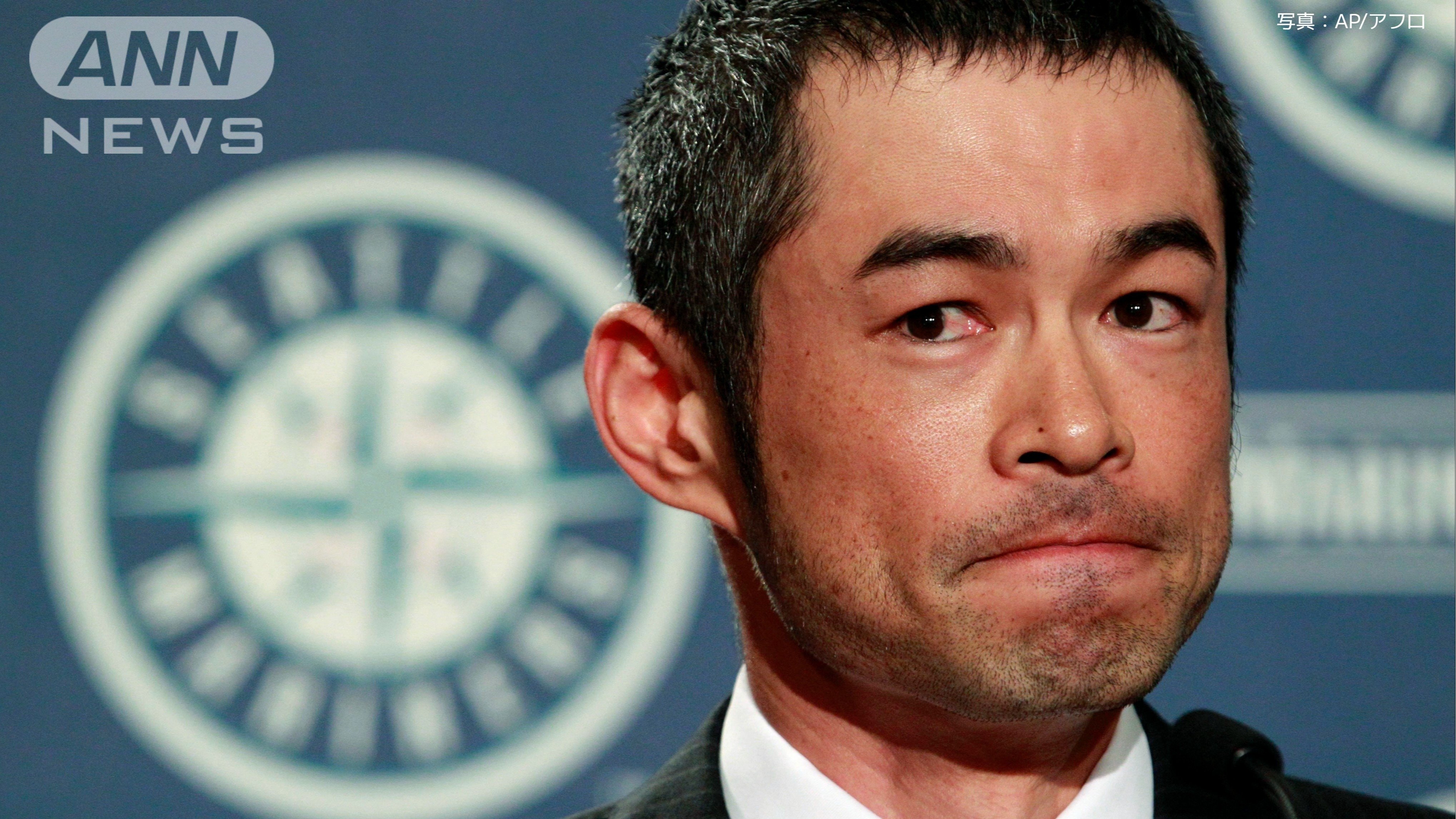 ヤンキースへの移籍会見に臨むイチロー氏（2012年）