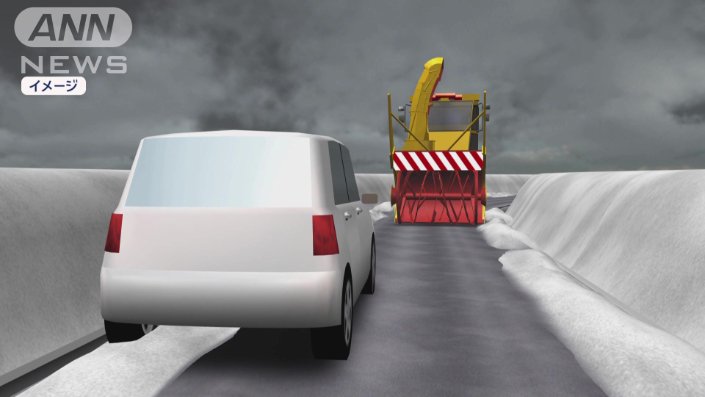 反対から除雪車が