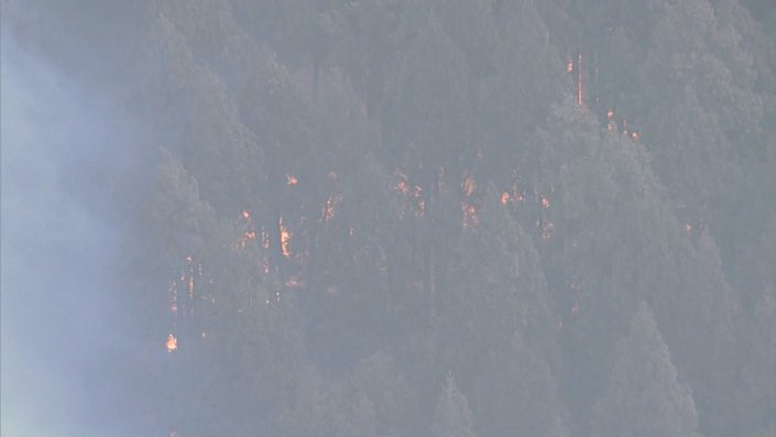 発生から2日目 燃え続ける山火事（大船渡市・27日）