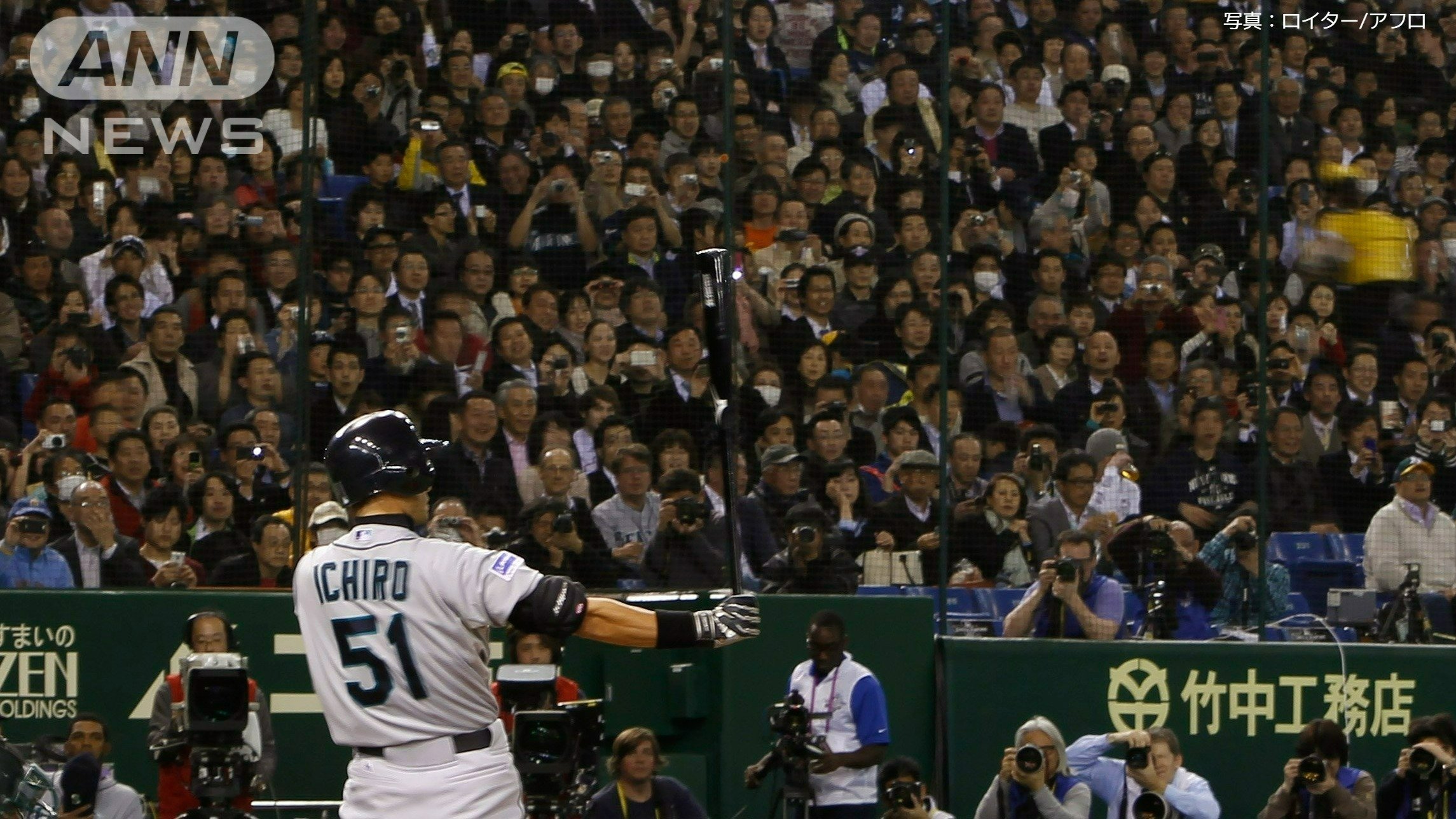 2012年MLB開幕戦で打席に入るイチロー選手