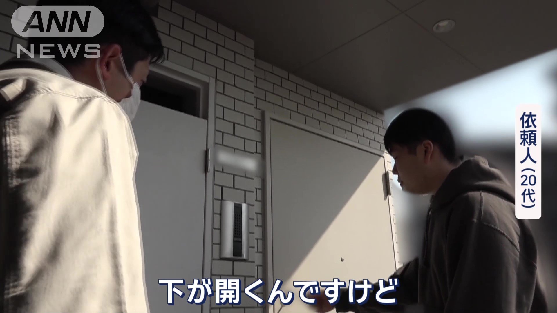 上のカギは、ささりはするが回らない