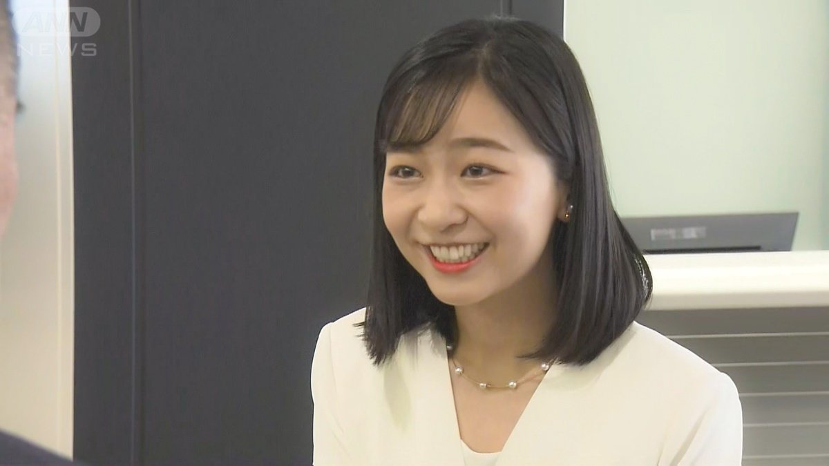 長旅の疲れも見せることなく、出迎えた宮内庁職員らのあいさつに笑顔で応じられました