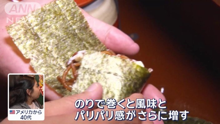 焼きそばをのりで巻く