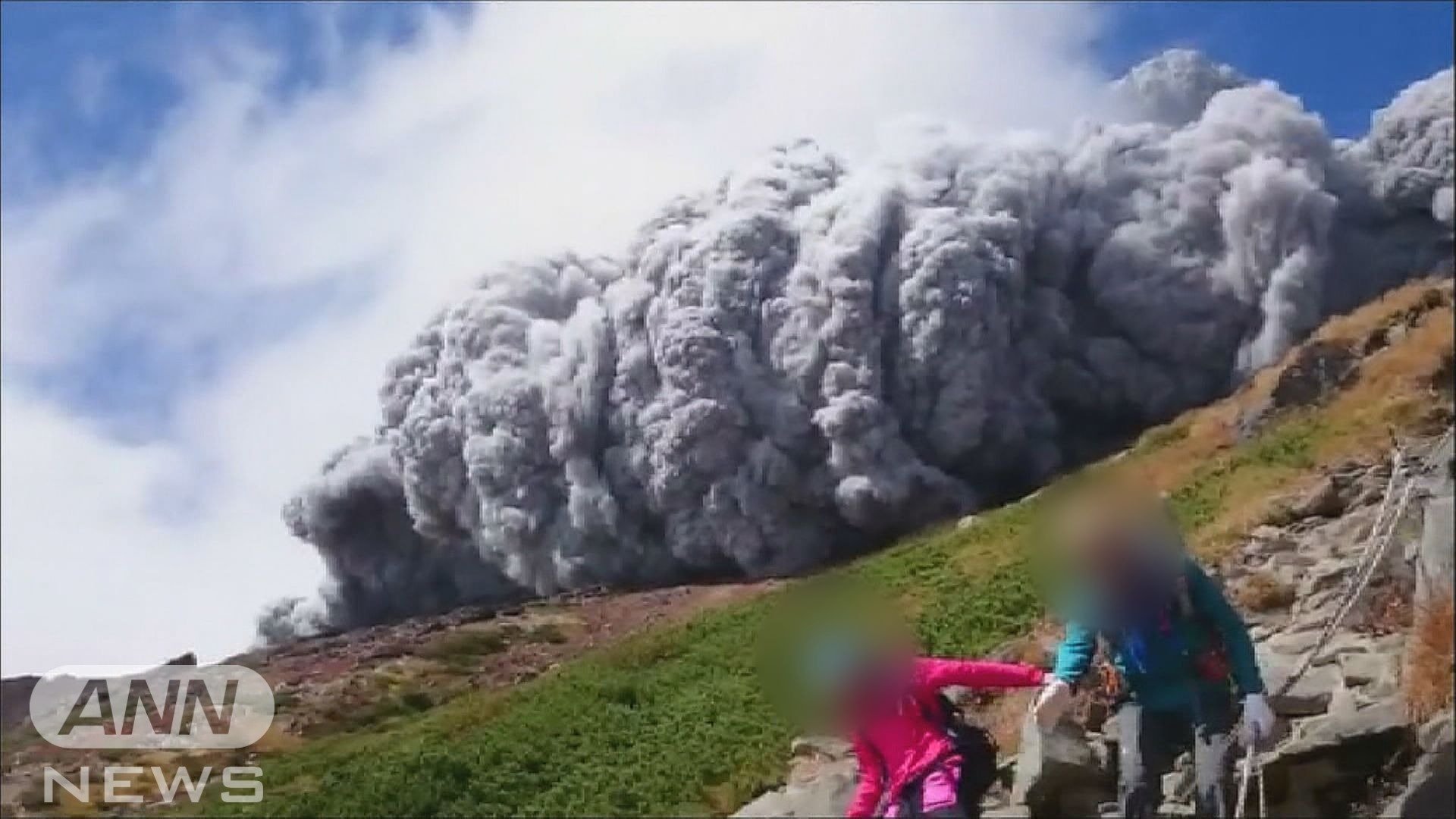 御嶽山の噴火(登山者撮影)