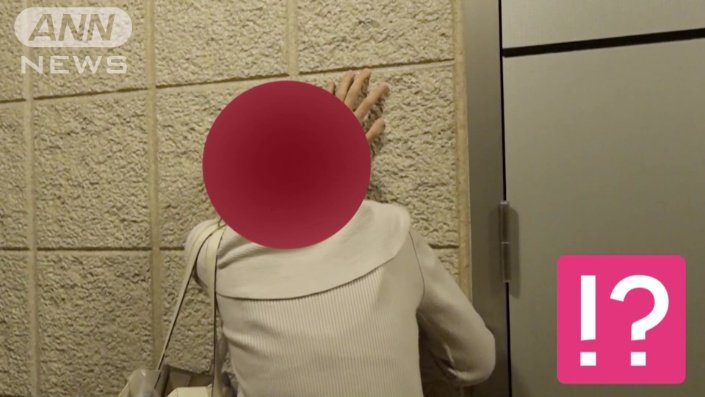 「しまった」とうなだれる女性