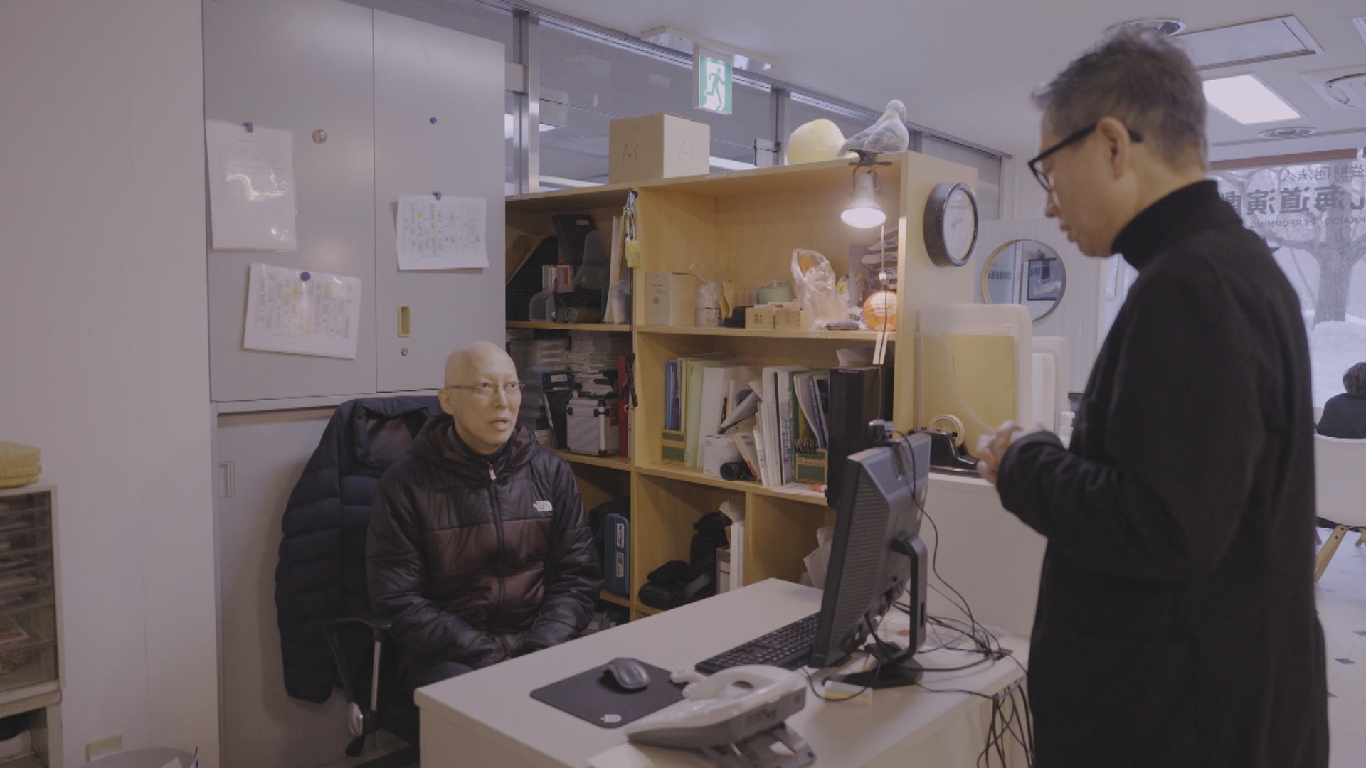 斎藤さんの話を聞く沼田さん
