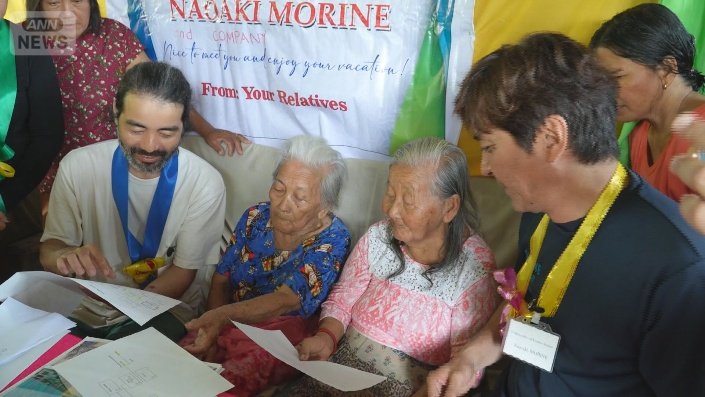 日本から来た親族と対面するモリネ姉妹