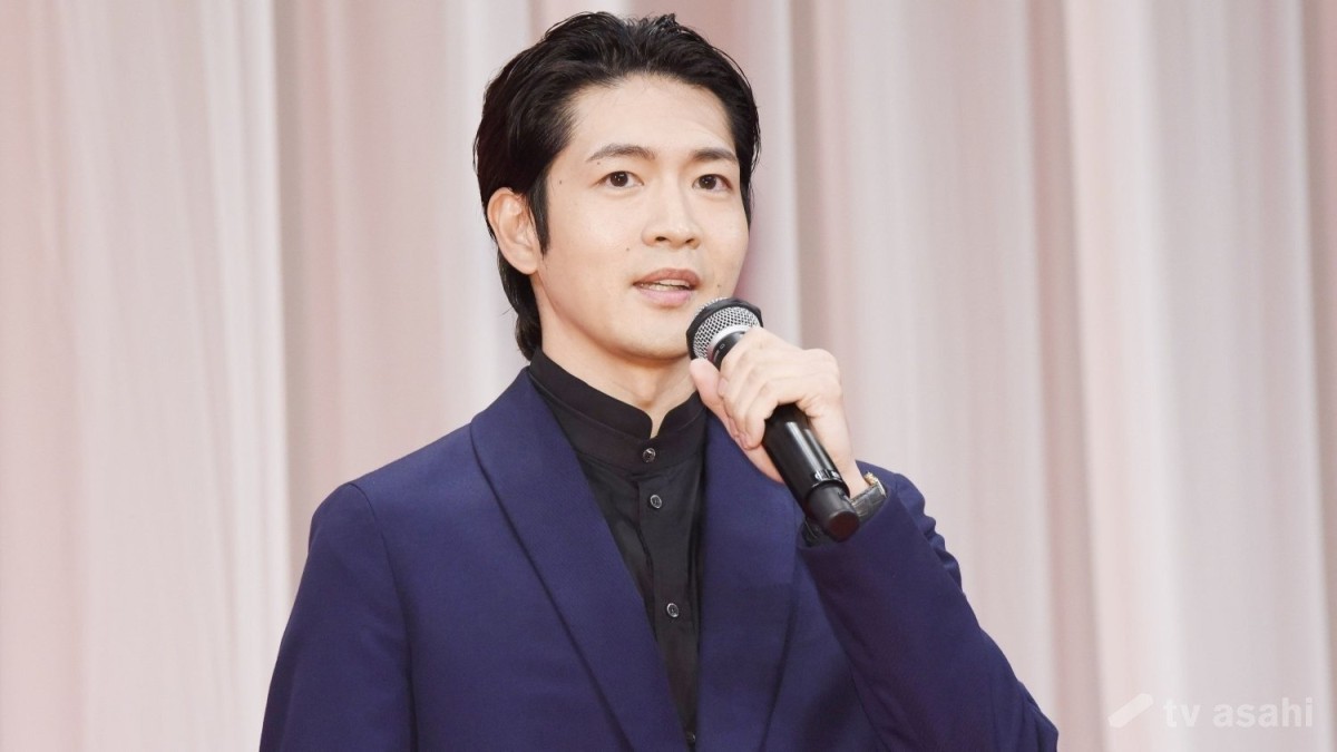松下洸平、結婚後初の公の場　祝福され笑顔で会釈
