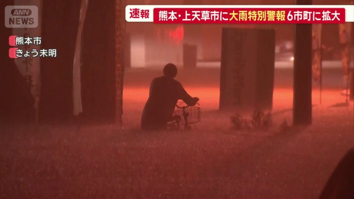 自転車を押す人