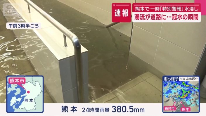 地下の店は入り口が見えないほど