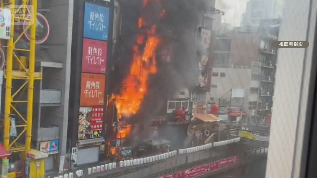 道頓堀ビル火災で消防士2人死亡　延焼した隣接ビル内に取り残される