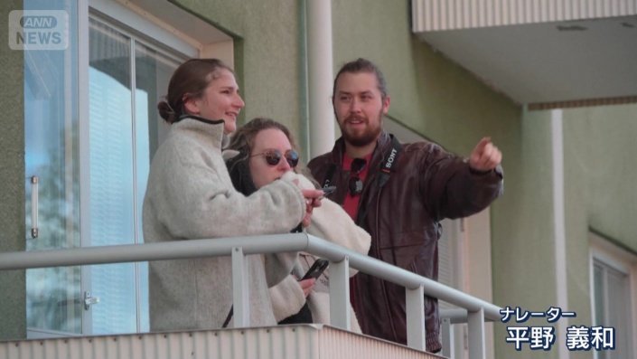 住人や観光客も、この光景に目が釘付け