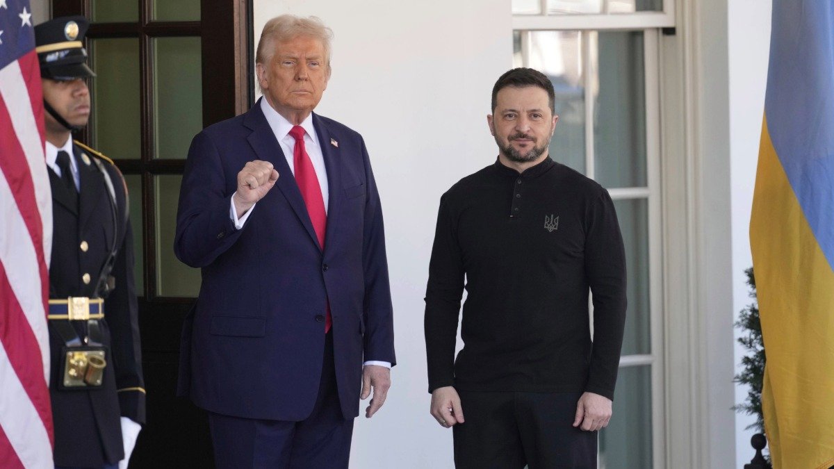 2025年2月28日、アメリカのトランプ大統領との会談に臨んだ、ウクライナのゼレンスキー大統領（写真：AP/アフロ）