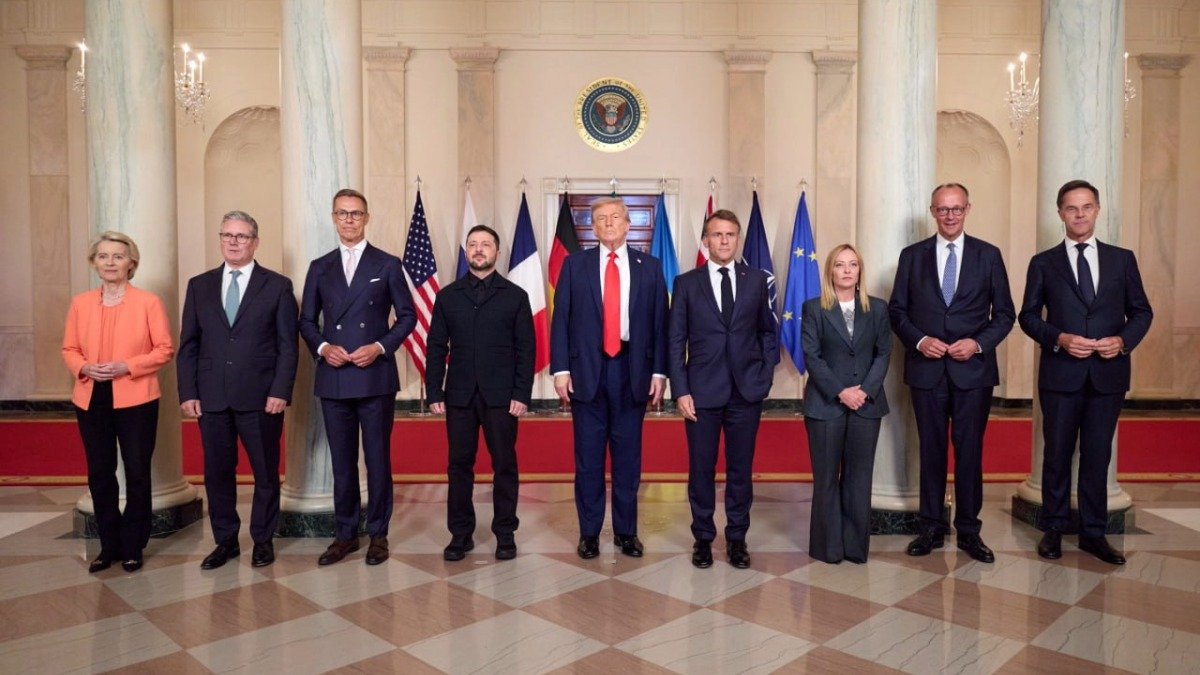 アメリカのトランプ大統領やヨーロッパ各国の首脳と並ぶ、ウクライナのゼレンスキー大統領（写真：ゼレンスキー大統領のSNSから）