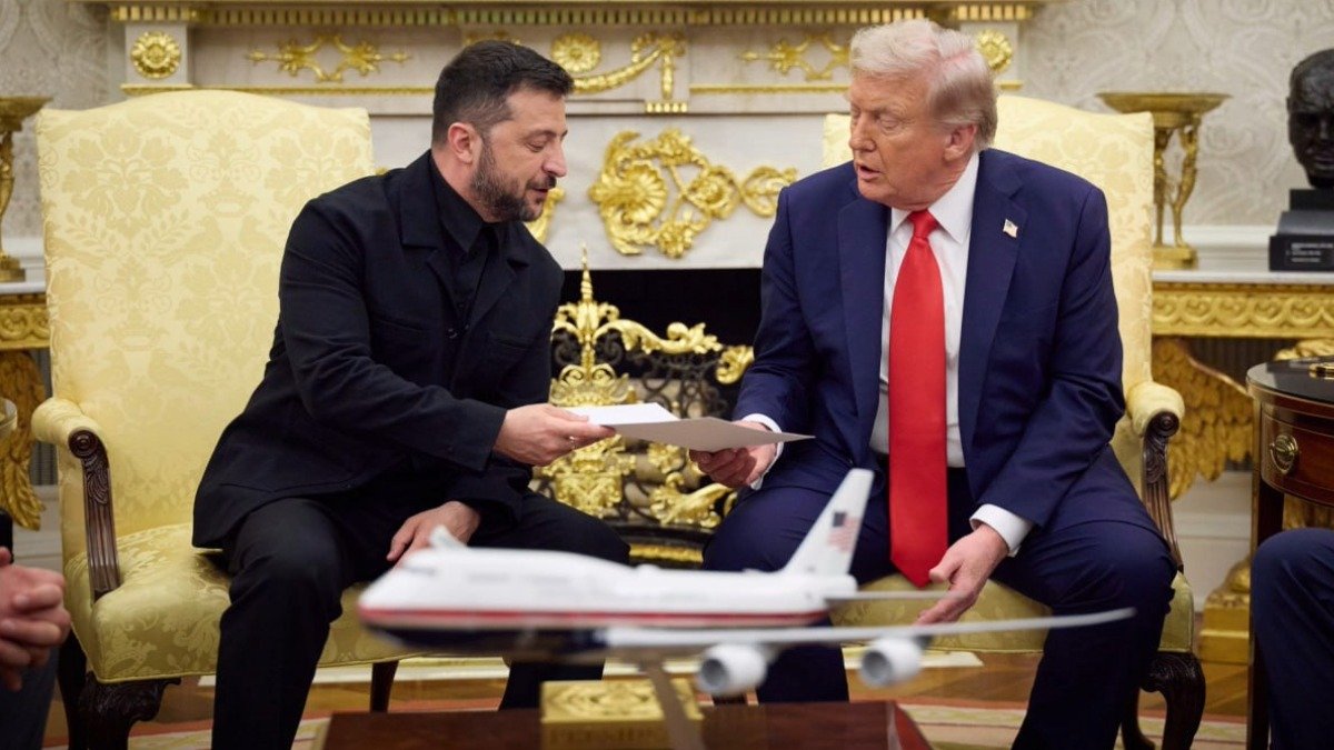 2025年8月18日、アメリカのトランプ大統領と会談する、ウクライナのゼレンスキー大統領（写真：ゼレンスキー大統領のSNSから）