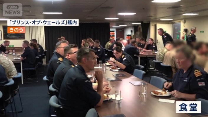 食堂に集まった乗組員たち