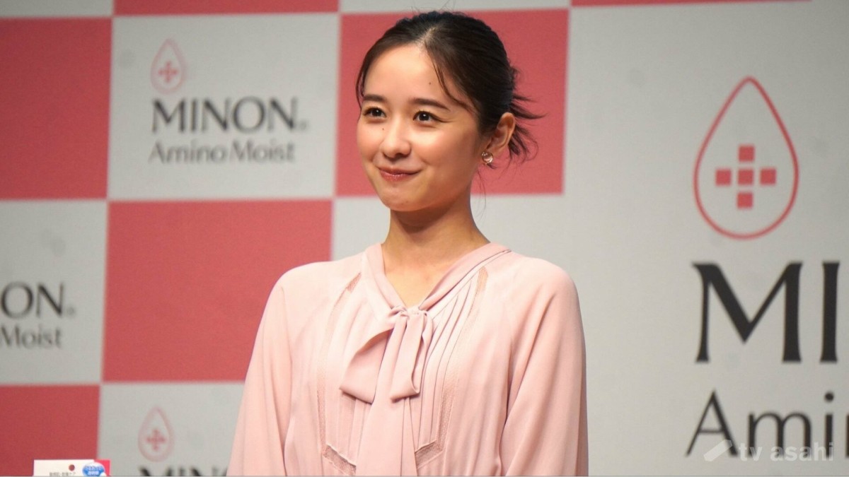 堀田真由、デビュー当時の写真を公開！「おだんごが10年前を物語っています」