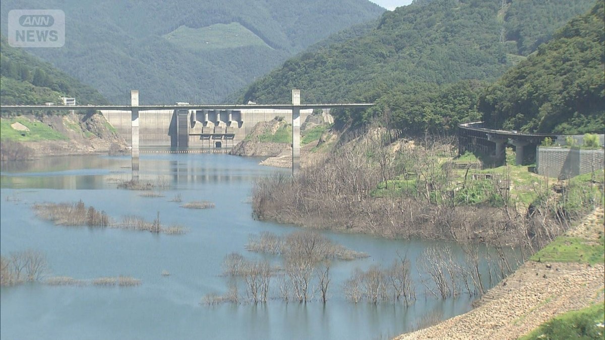 観光業者「私たちも干上がる」　八ッ場ダムの貯水率2割切る異変　水没した街が出現