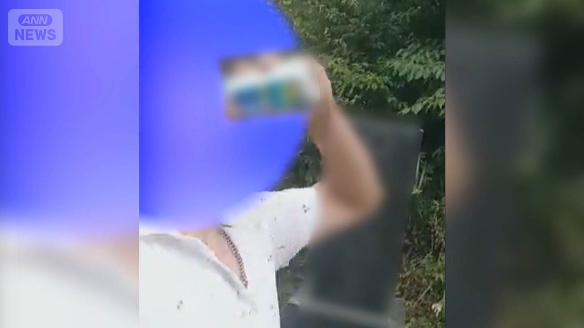 卒塔婆振り回し、供え物を飲む　墓地で迷惑行為の外国人を直撃　謝罪も終始、笑顔