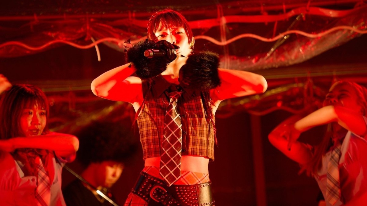 アイナ・ジ・エンド、歌舞伎町でゲリラライブ実施「ギアを上げてやっていきたい」