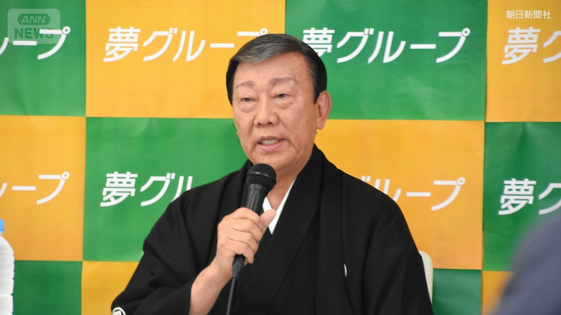 歌手活動再開を発表する橋幸夫さん（提供　朝日新聞社）
