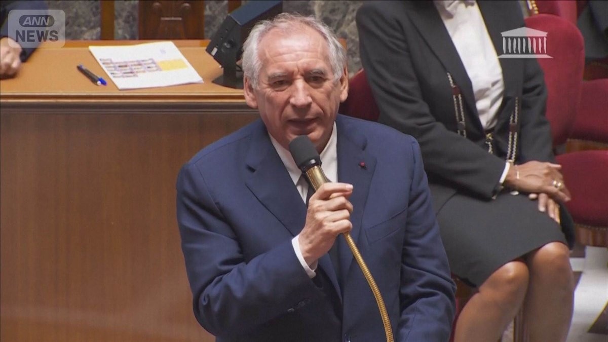 フランス首相不信任で政権崩壊　9カ月で内閣総辞職　大統領に野党反発　観光影響か