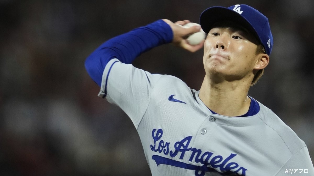 山本由伸、“33センチ変化”大きく曲がる魔球カーブに「キレッキレすぎる」「エグイな」 相手打者が体勢を崩す…衝撃の一球