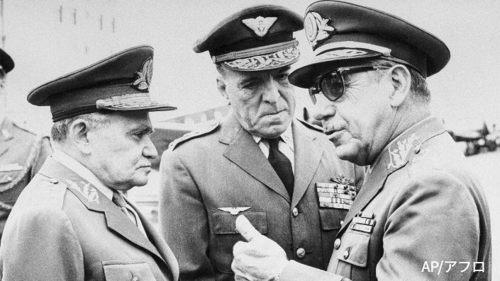 陸軍参謀総長カステロ・ブランコ将軍（左）。この2週間後に代26代大統領に就任する　クーデターから4日後の1964年4月3日
