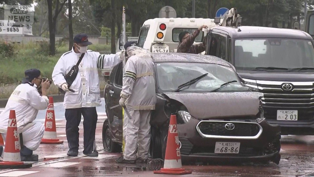 「次から次へとぶつかって…」車10台玉突き事故…運転手の男が逃走　北海道