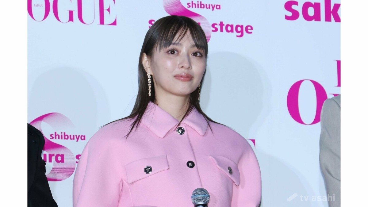 内田理央が34歳の誕生日、キュートな幼少期の写真を投稿し称賛の声