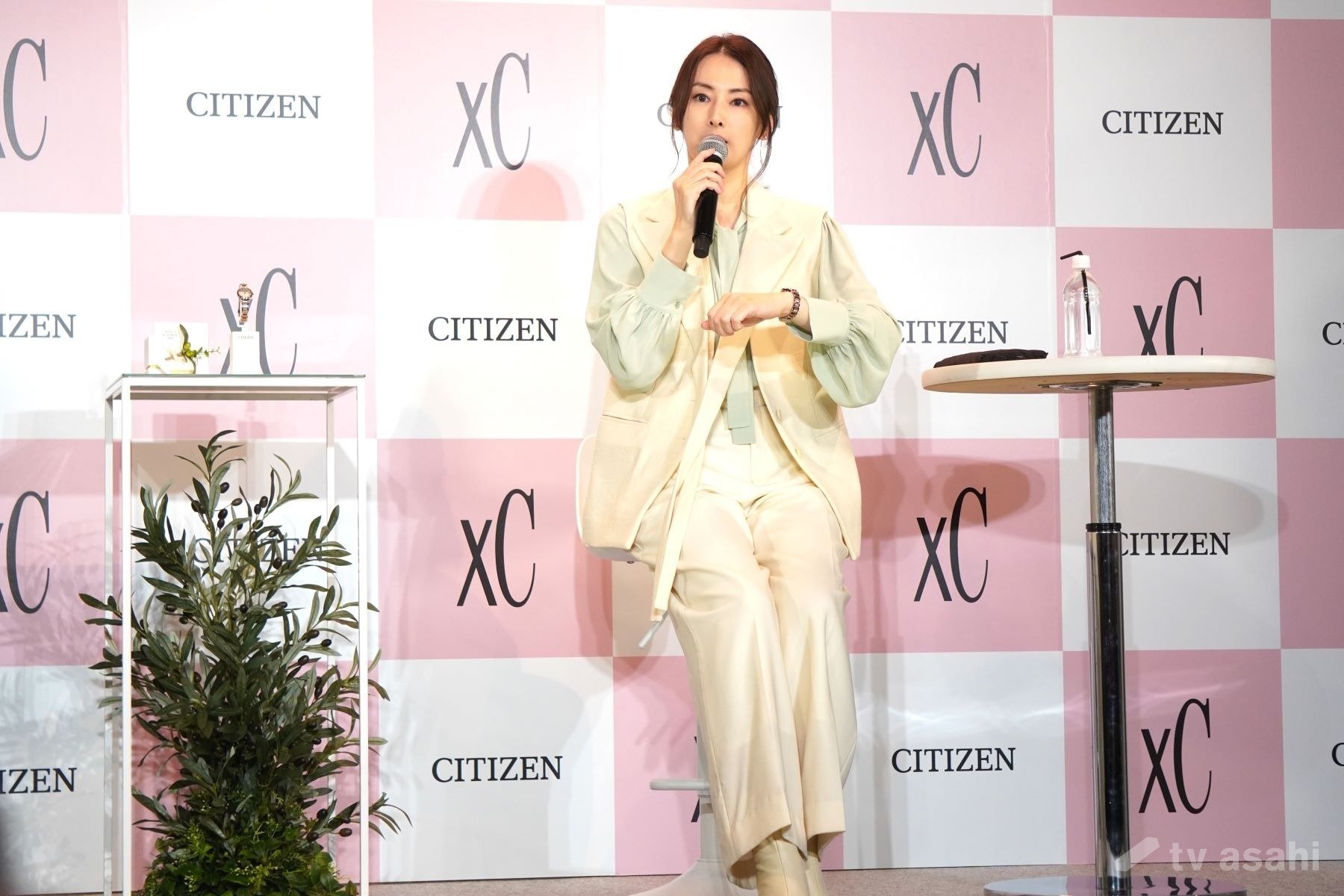 a*5様 貴重　非売品　レア　北川景子　等身大　パネル　箱付　新品 北川景子、14年で20本以上収集！時計選びで5歳長女からアドバイスされ…