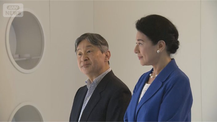 関係者と通訳なしに英語で会話される姿