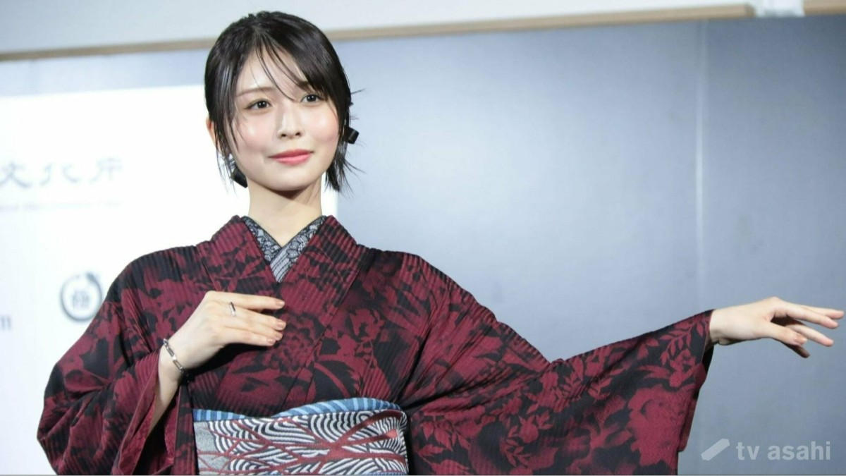 長濱ねる、シックな着物姿を披露！「所作まで美しくなれるようなパワーがある」