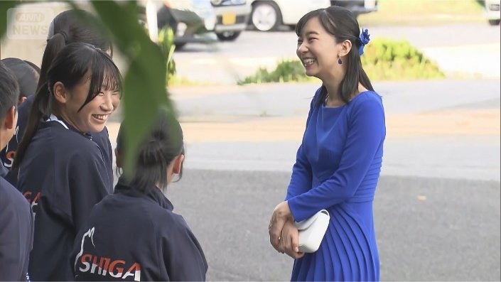 生徒とお話する姿