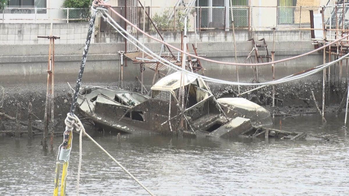 「船の墓場」川に放置＆沈没　不法係留が増加「本当に危険」税金で撤去費用7300万円