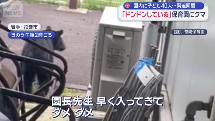 向きを変え裏口のほうへ