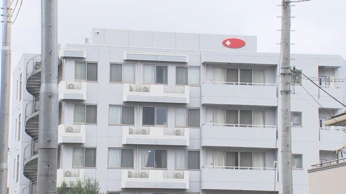 遺族「考えるほど悔しい」埼玉の老人ホームで2人死亡　元職員の22歳男を逮捕