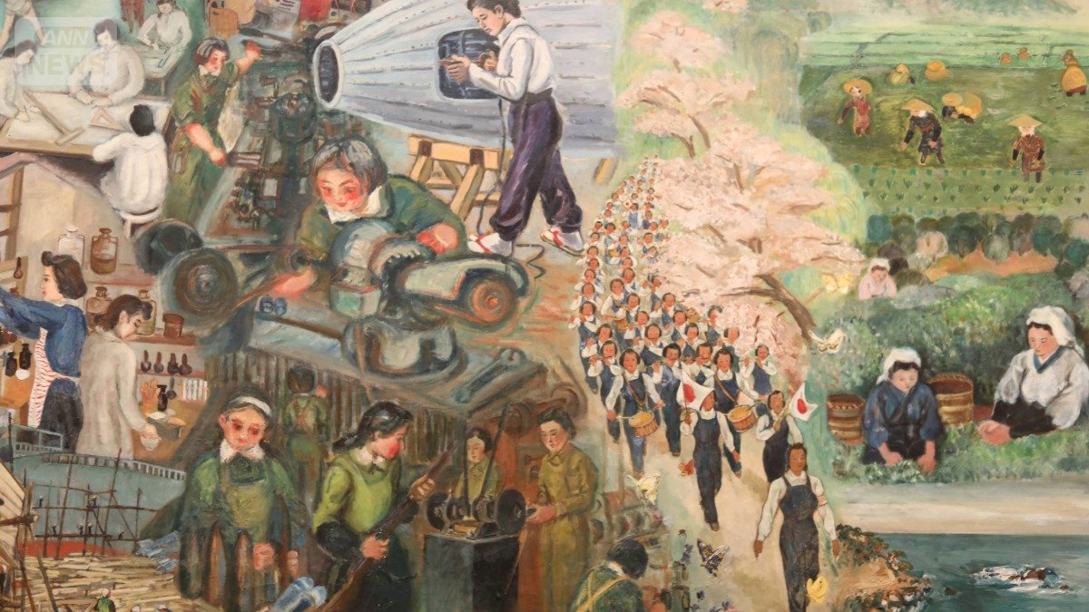 《大東亜戦皇国婦女皆働之図　春夏の部》の一部　田畑や兵器工場など、様々な場所で働く女性たちが描かれている