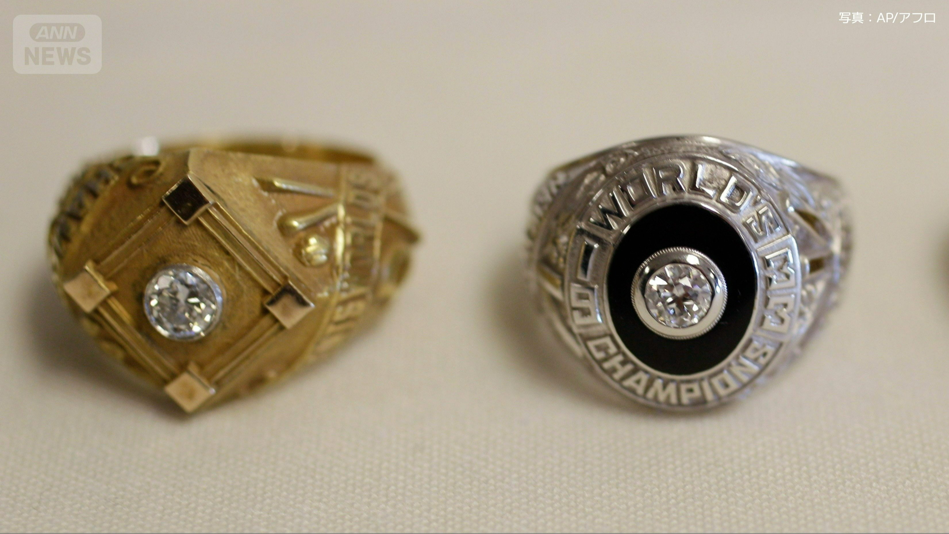 1923年に贈られたチャンピオンリング(写真左)