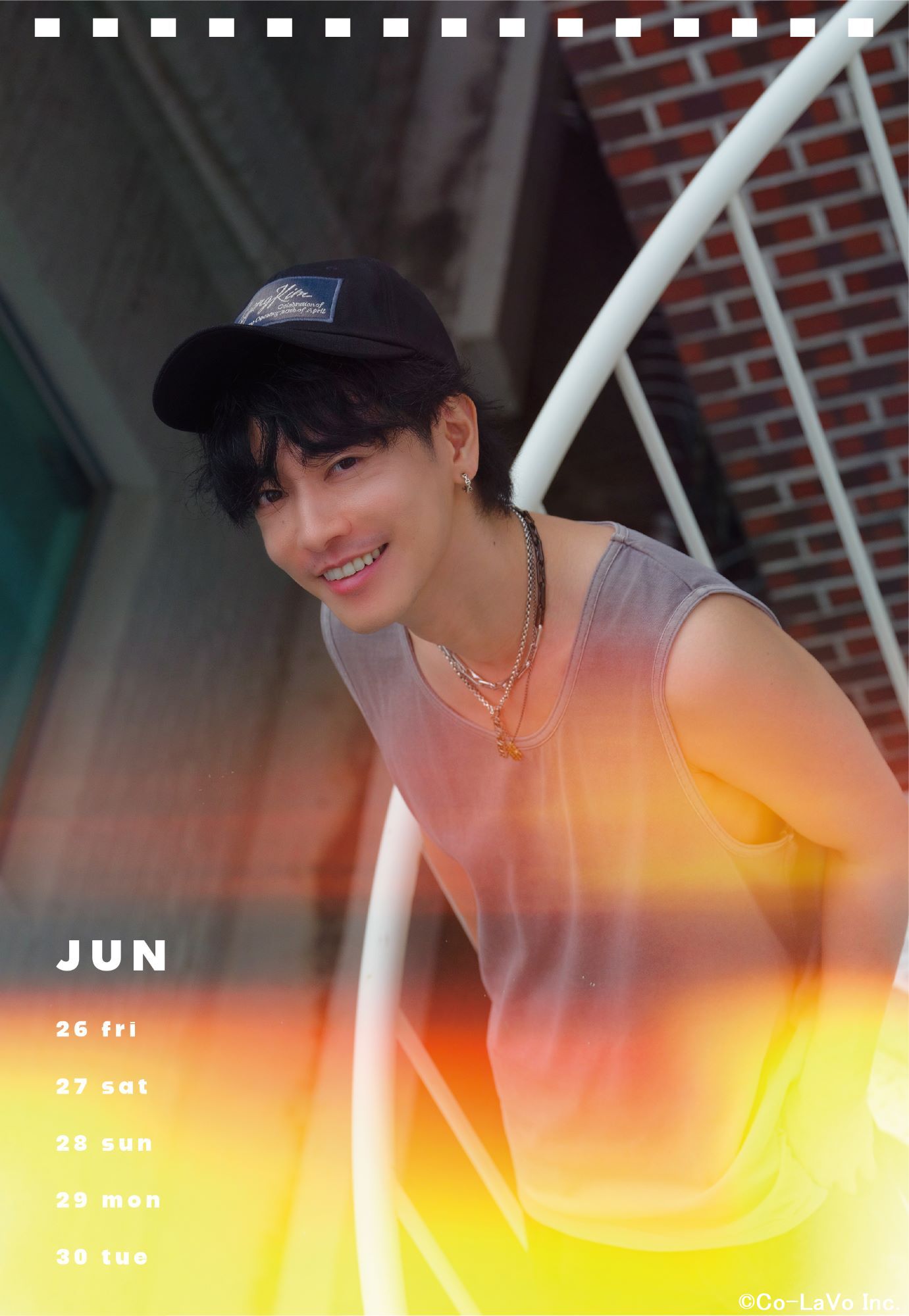 佐藤健カレンダー2026 佐藤健、2026年カレンダー発売決定 80枚つづりで全160カット使用