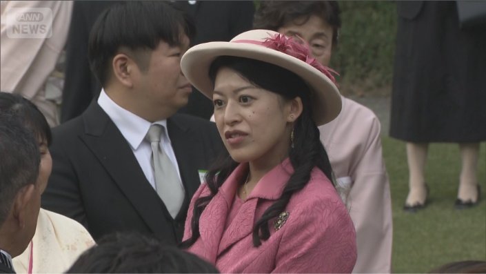 鮮やかなピンクの装いの承子さま