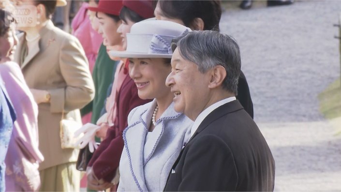 懇談される天皇皇后両陛下