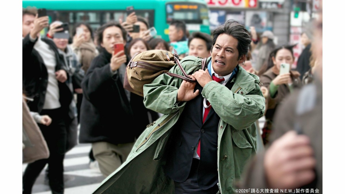織田裕二、13年ぶりの「踊る」撮影スタート 場面写真が解禁 新宿の街を大疾走