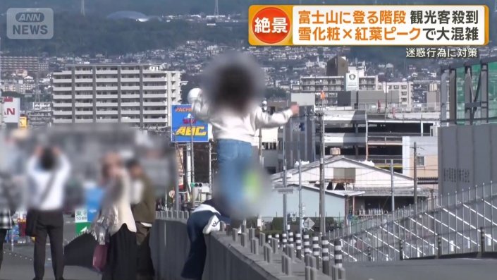 縁石に上る子ども