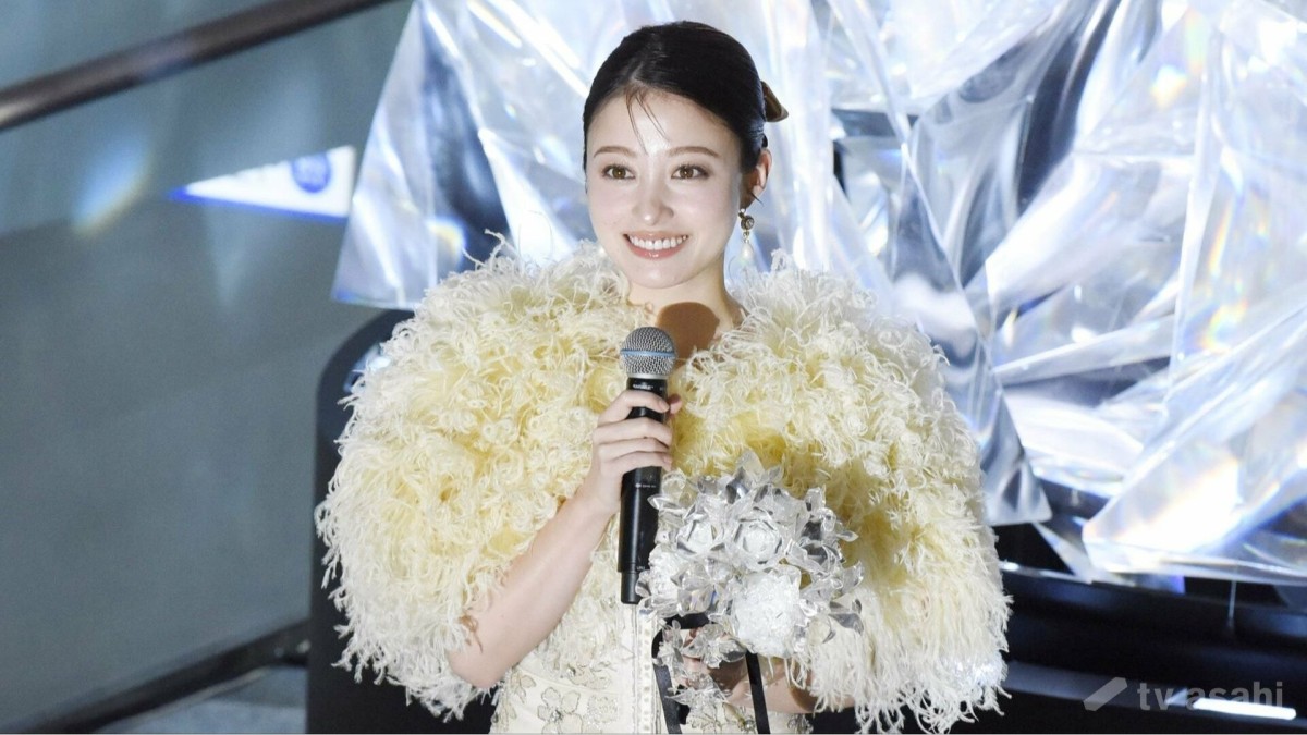 橋本環奈、クリスマスプレゼントはたまごっち！小学生の頃の思い出を明かす「プレゼントをベスト10方式にして窓に貼った」