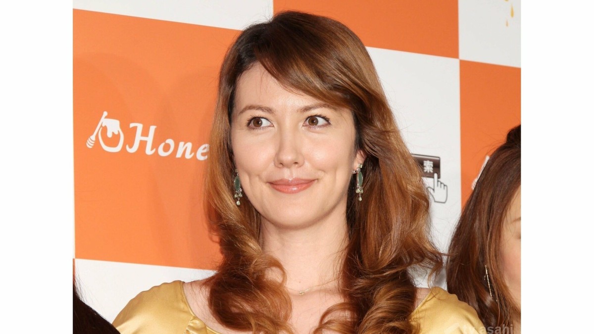 タレントの山本モナが49歳で司法試験に合格、3人の子どものママ