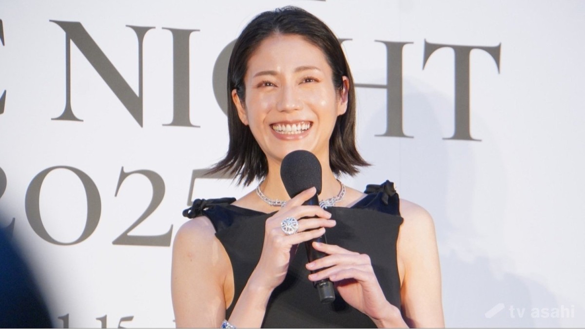 松下奈緒、カルティエジュエリー&アルマーニドレス身にまとい「身の引き締まる」