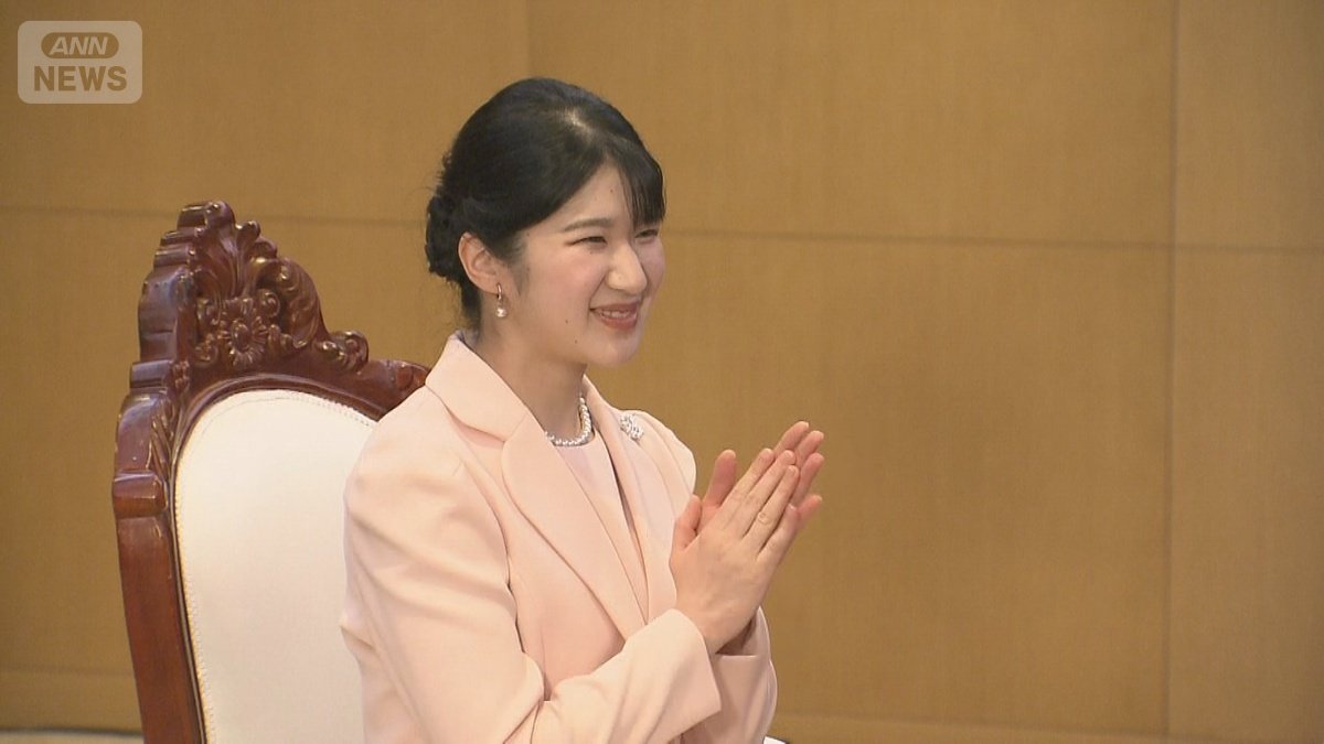 拍手する愛子さま