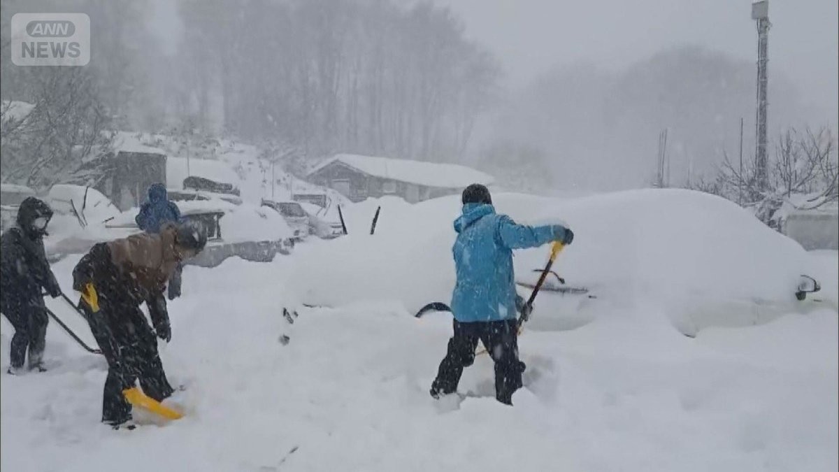 タイヤ交換ラッシュ「冬が来るなぁ」11月中旬なのに…思わぬドカ雪　積雪1m超も